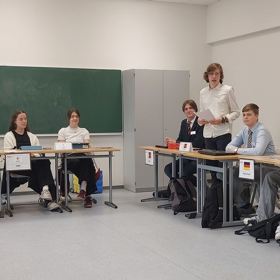 Erfolgreiche Rezertifizierung 2025: Unsere Schule bleibt „Humanitäre Schule“