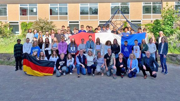 60 Schülerinnen und Schüler feiern 60 Jahre Élysée-Vertrag