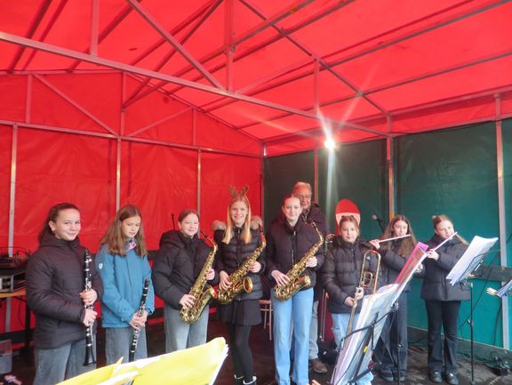 Bläserklasse und die Big Bands spielen wieder auf dem Weihnachtsmarkt