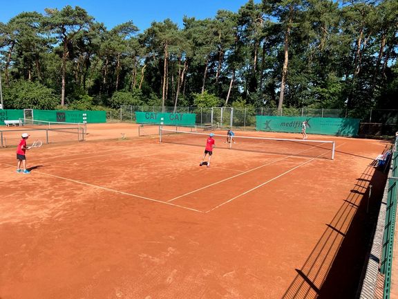 Jungen erreichen beim Tennis 2. Platz im Bezirksentscheid