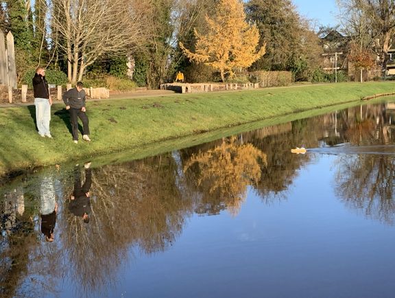 Seminarfach „Schiffbau“ testet selbstgebaute Schiffe „auf kleiner Fahrt“ Seminarfach „Schiffbau“ testet selbstgebaute Schiffe „auf kleiner Fahrt“