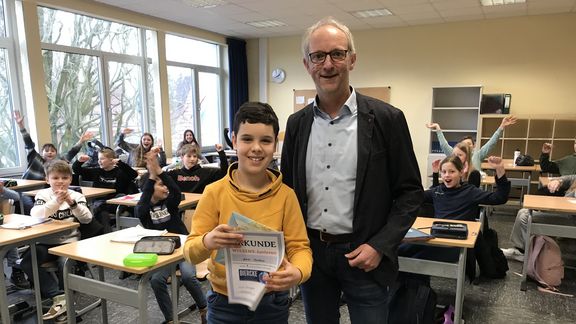 „Diercke Wissen“ 2024: Schulsieger und Juniorsieger verteidigen Titel