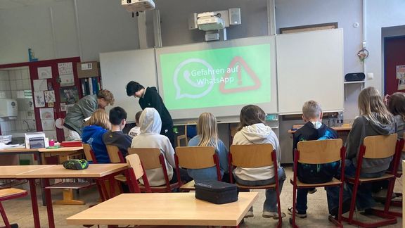 Medienscouts vermitteln 2025 in Grundschulen sicheres Verhalten im Netz