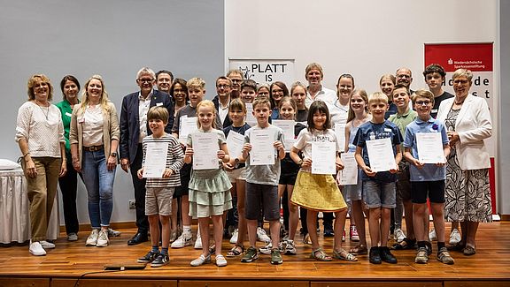 Elia Schütte ist Landessieger beim Plattdeutschen Lesewettbewerb 2023 