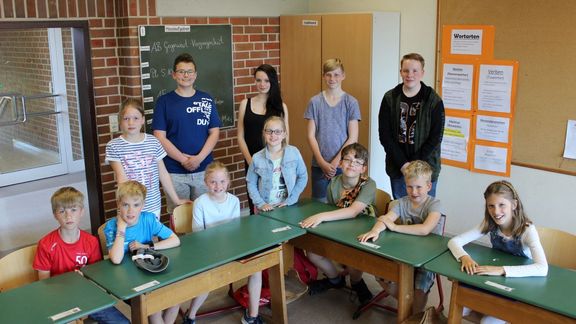 Neuntklässler und Grundschüler lernen gemeinsam