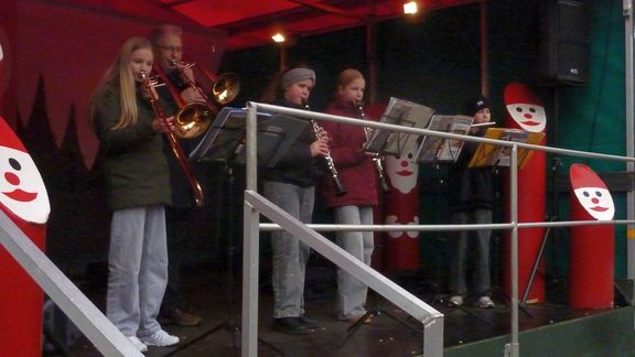 Bläserklasse und Big Band auf dem Weihnachtsmarkt 2025 Bläserklasse und Big Band auf dem Weihnachtsmarkt 2025