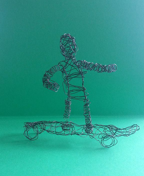 3: Drahtfigur auf Skateboard, Jg. 7