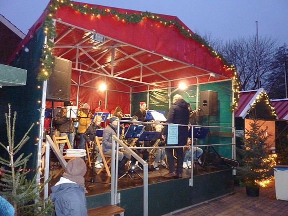 2022-12-10-Big-Band-Weihnachtsmarkt-002.jpg 
