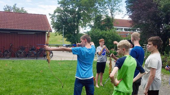Beim Bogenschießen