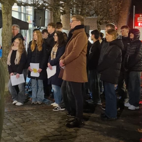 Klasse 10d gestaltet Gedenkveranstaltung zur Reichspogromnacht