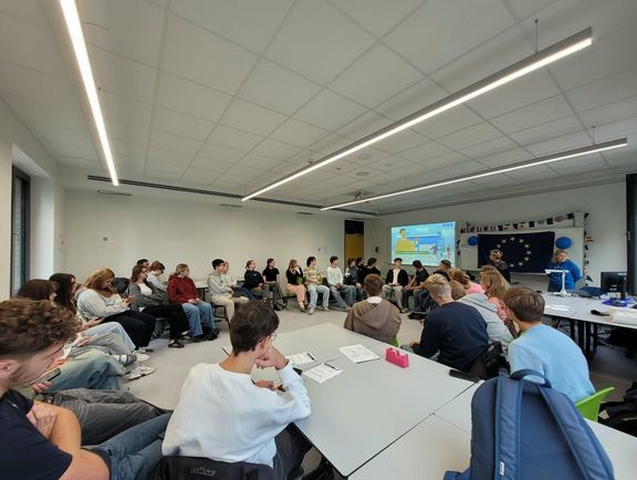 Europa erleben in der Themenwoche 2026: diskutieren, verhandeln, entscheiden Europa erleben in der Themenwoche 2026: diskutieren, verhandeln, entscheiden