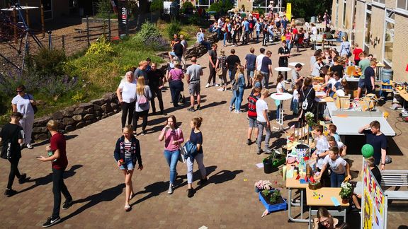 Einladung zum Schulfest am Freitag, den 26. Juni 2026 Einladung zum Schulfest am Freitag, den 26. Juni 2026