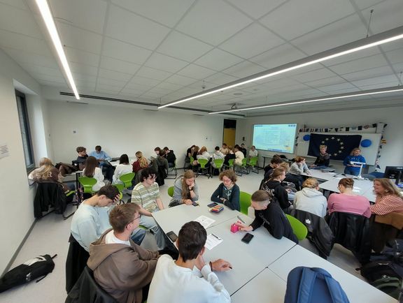 Europa erleben in der Themenwoche 2026: diskutieren, verhandeln, entscheiden Europa erleben in der Themenwoche 2026: diskutieren, verhandeln, entscheiden