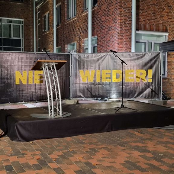 Klasse 10d gestaltet Gedenkveranstaltung zur Reichspogromnacht