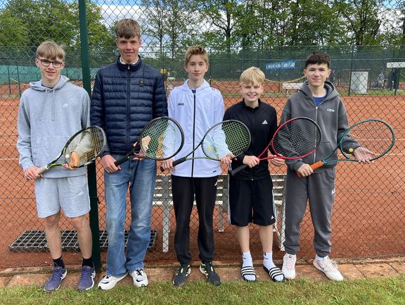 Erfolgreiche Auftritte unserer Tennisteams 2026 auf Bezirksebene Erfolgreiche Auftritte unserer Tennisteams 2026 auf Bezirksebene