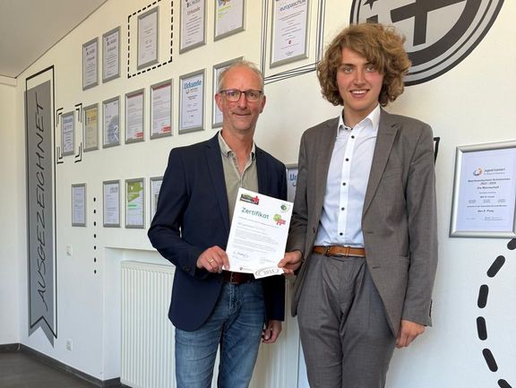 Erfolgreiche Rezertifizierung 2025: Unsere Schule bleibt „Humanitäre Schule“