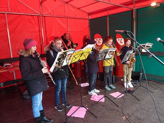 2022-12-03-Blaeserklasse-Weihnachtsmarkt-001.jpg 
