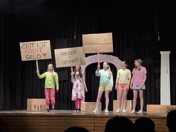 Momo begeistert Publikum – Nächste Aufführung der Theater-AG am Samstag