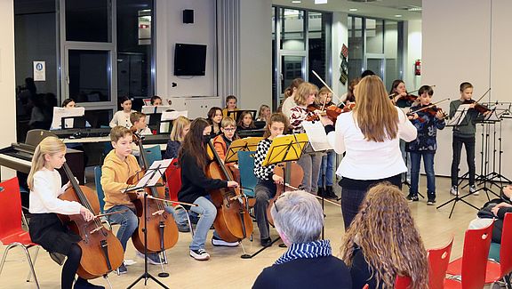 Musikpraxis-Klassen zeigen Können beim Abschlussvorspiel 2022/23 