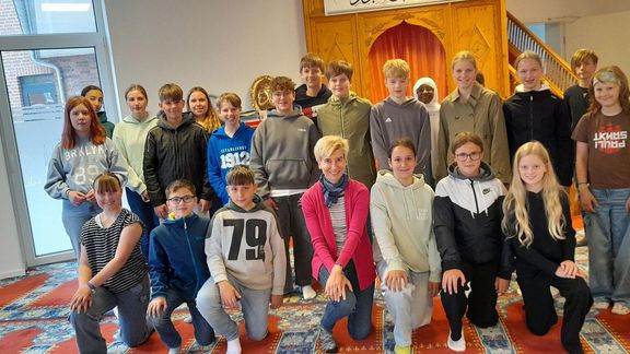 Sechstklässler zu Besuch in der Fatih Moschee Papenburg