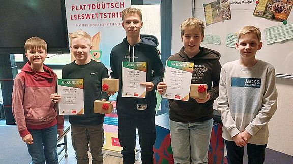 Dreimal Platz 1 beim Kreisentscheid des Plattdeutschen Lesewettbewerbs 2023 