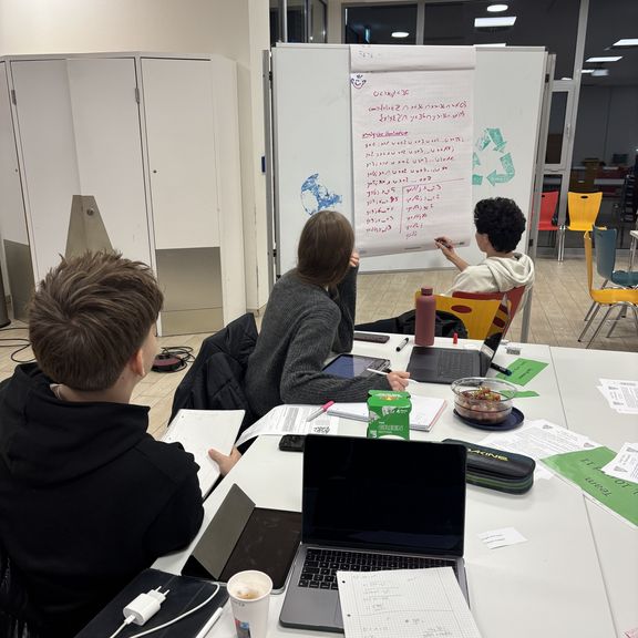 Drei Mathematik-Wettbewerbe in zehn Tagen 2025 Drei Mathematik-Wettbewerbe in zehn Tagen 2025