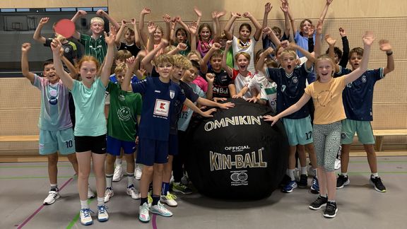 Sportklasse 5a sammelt neue Erfahrungen mit Kin-Ball