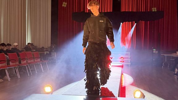 Seminarfach „Modedesign“ präsentiert Modenschau in der Aula