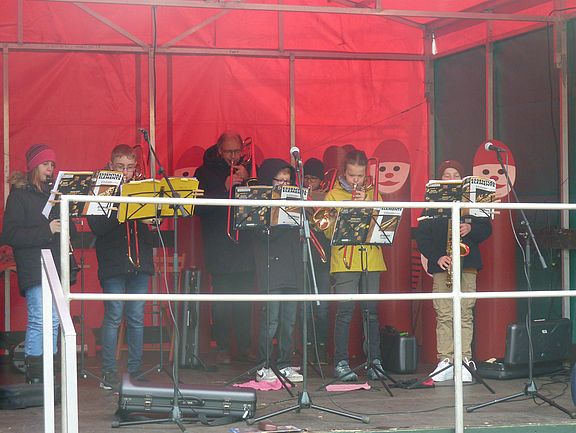 2022-12-03-Blaeserklasse-Weihnachtsmarkt-002.jpg 