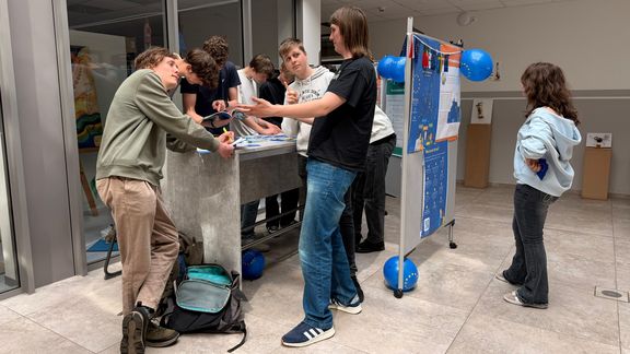 Wanderausstellung „EU on Tour – EU auf einen Blick“ am Gymnasium Papenburg Wanderausstellung „EU on Tour – EU auf einen Blick“ am Gymnasium Papenburg